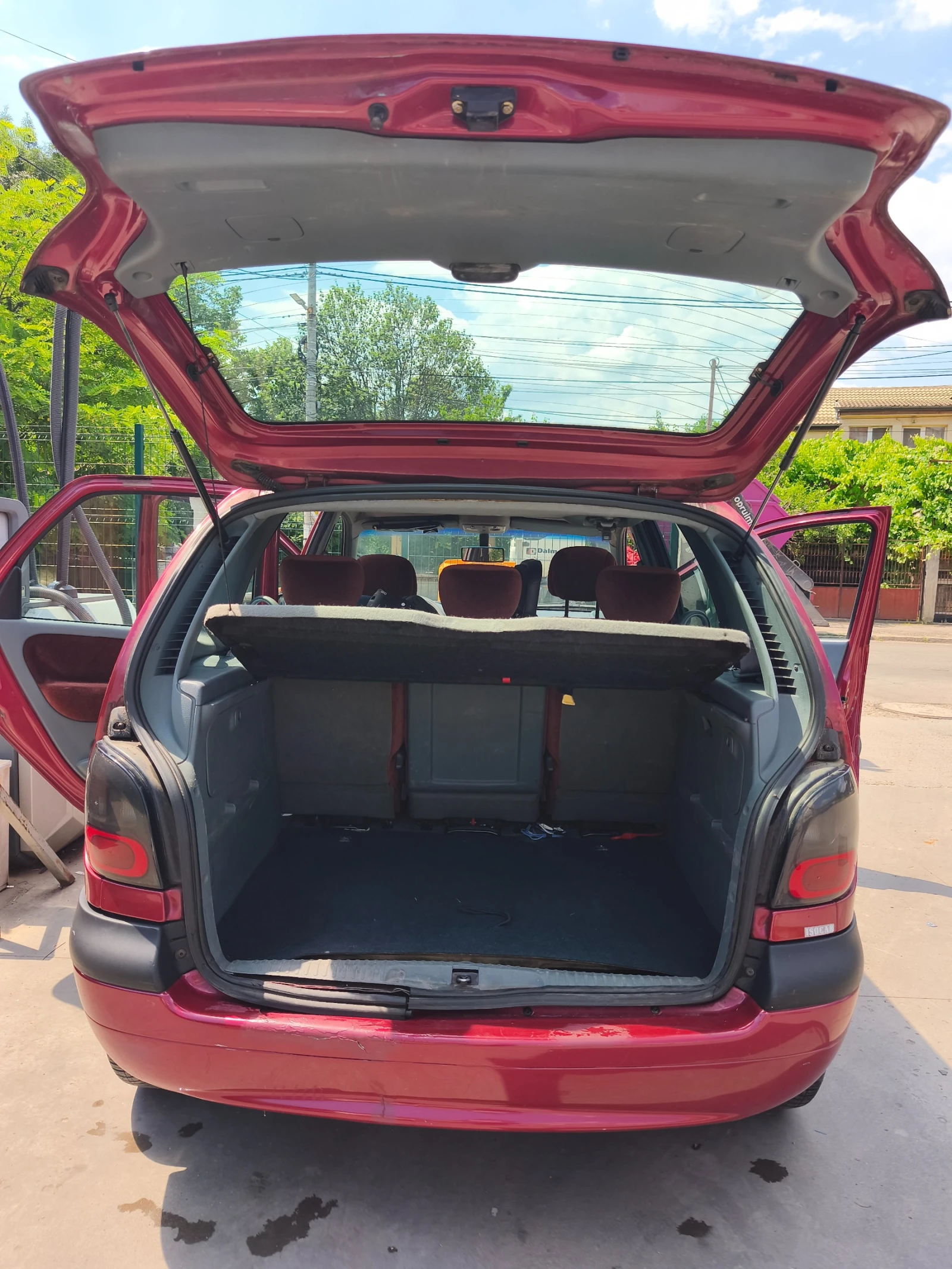 Renault Megane Scenic 1.6, снимка 4 - Автомобили и джипове - 55094192
