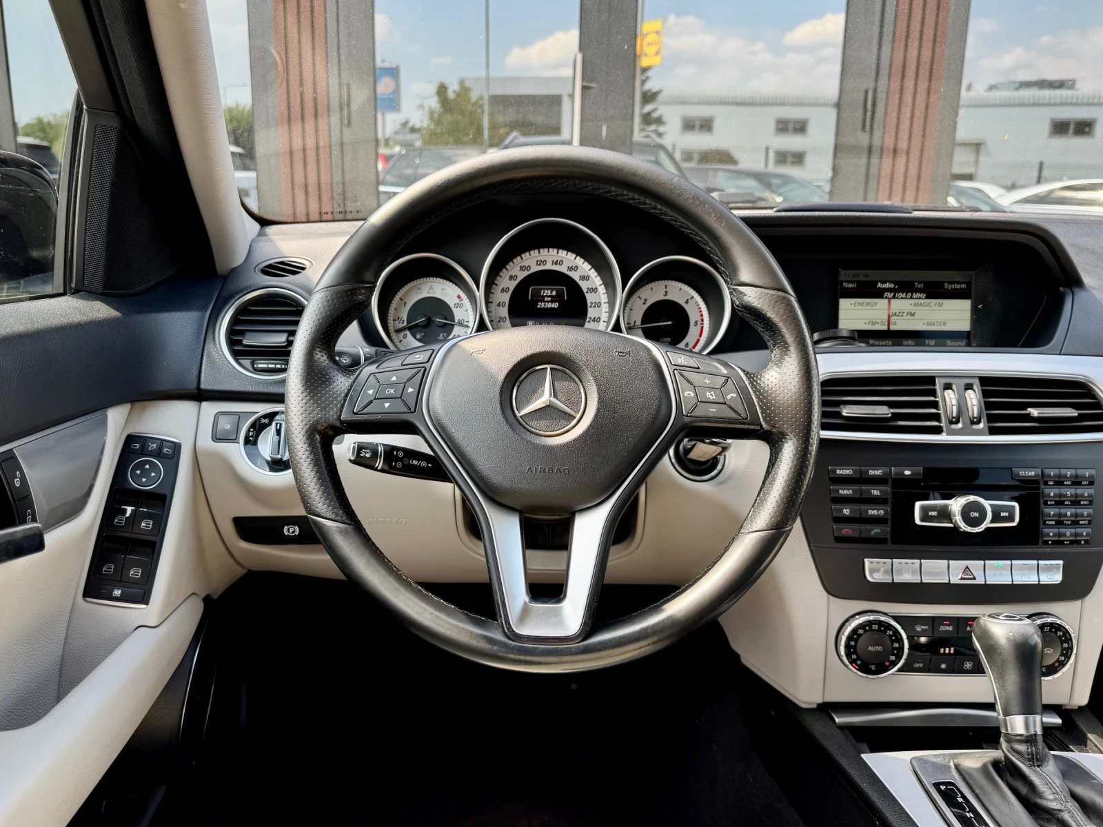 Mercedes-Benz C 250 Distronic* Blind Spot Assist* Harman/Kardon* ����� | Mobile.bg � ����������� 9