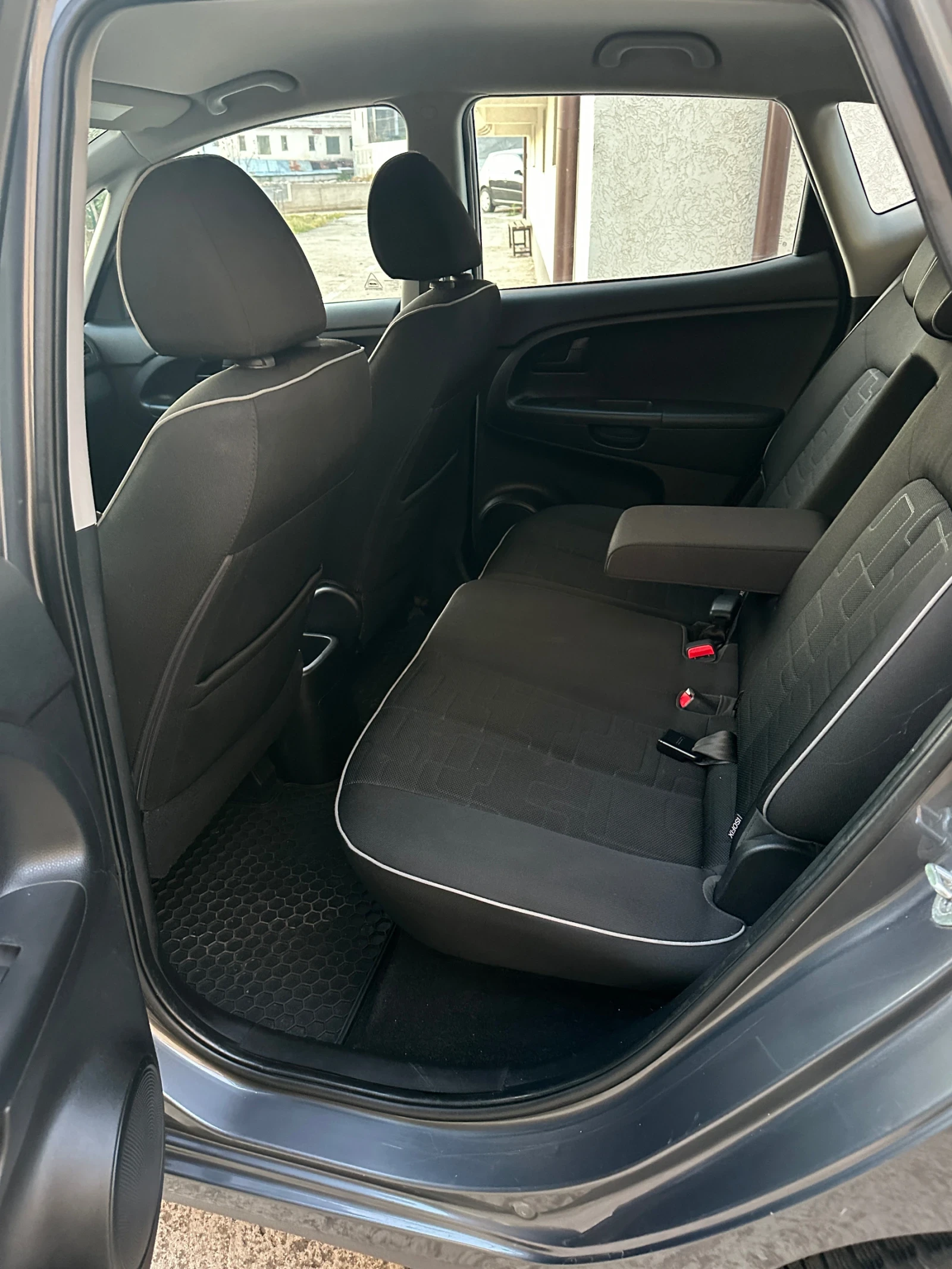 Kia Venga 1.4i* обслужена* , снимка 11 - Автомобили и джипове - 56638260