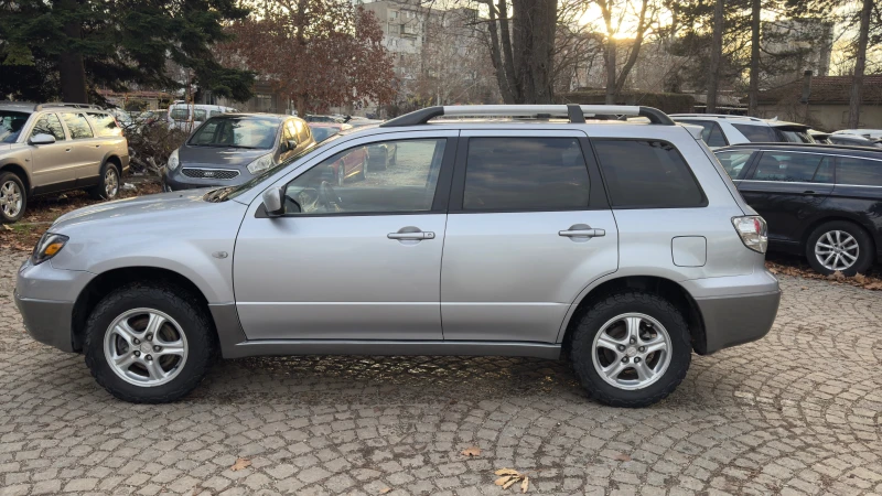 Mitsubishi Outlander 2.4i-АВТОМАТИК, снимка 8 - Автомобили и джипове - 48368903