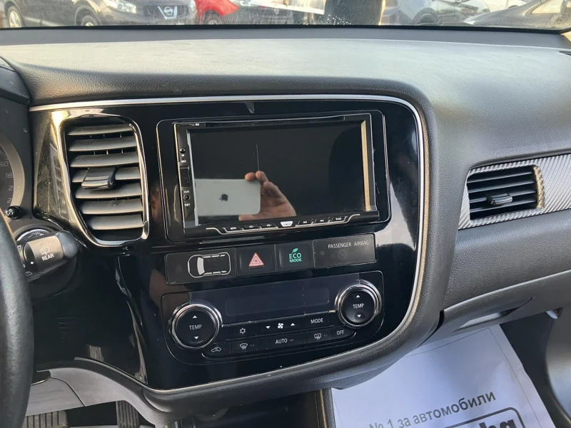 Mitsubishi Outlander, снимка 11 - Автомобили и джипове - 52830733