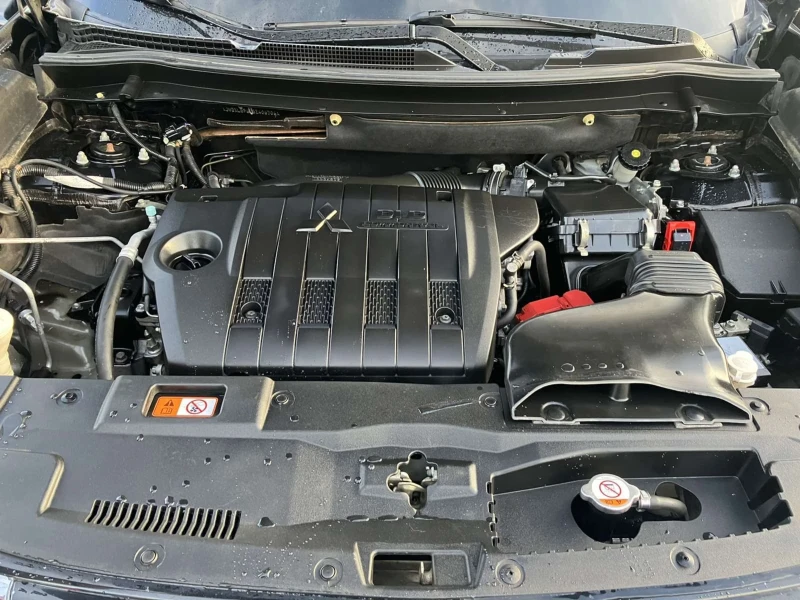 Mitsubishi Outlander, снимка 16 - Автомобили и джипове - 52830733