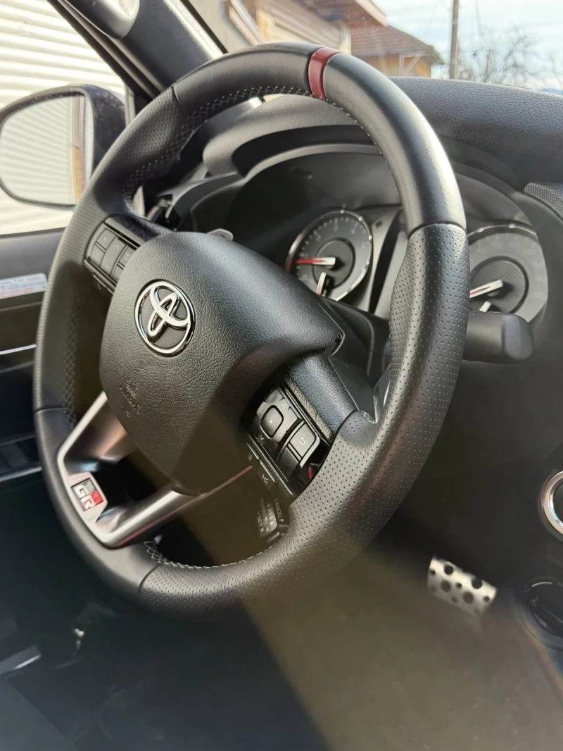 Toyota Hilux 2.8, снимка 12 - Автомобили и джипове - 52965550