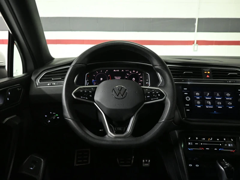 VW Tiguan Highline R-Line* 4Motion* АвтоКредит* (ЦЕНА ДО БГ), снимка 8 - Автомобили и джипове - 53157516