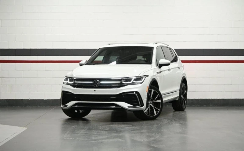 VW Tiguan Highline R-Line* 4Motion* АвтоКредит* (ЦЕНА ДО БГ), снимка 4 - Автомобили и джипове - 53157516