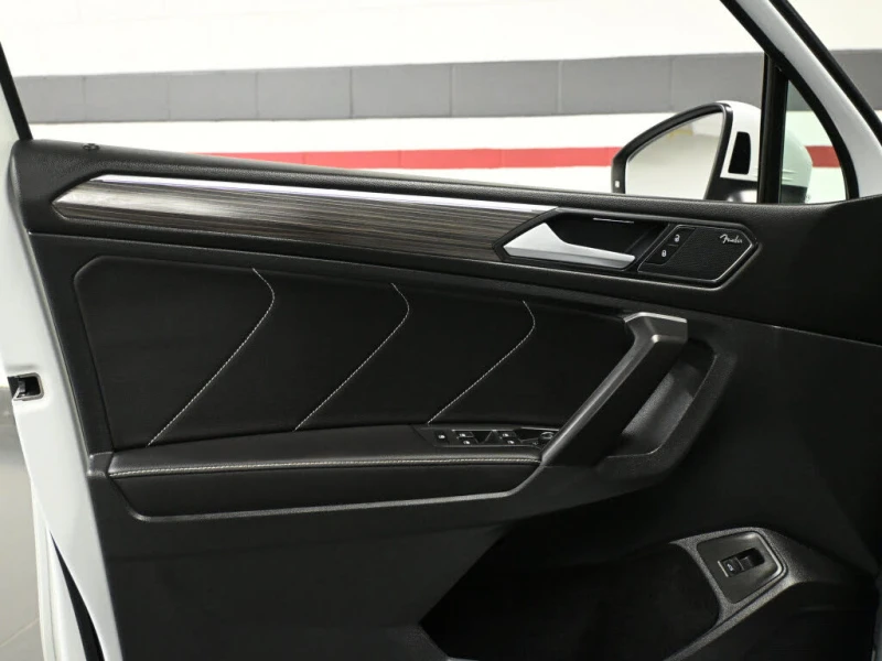 VW Tiguan Highline R-Line* 4Motion* АвтоКредит* (ЦЕНА ДО БГ), снимка 7 - Автомобили и джипове - 53157516