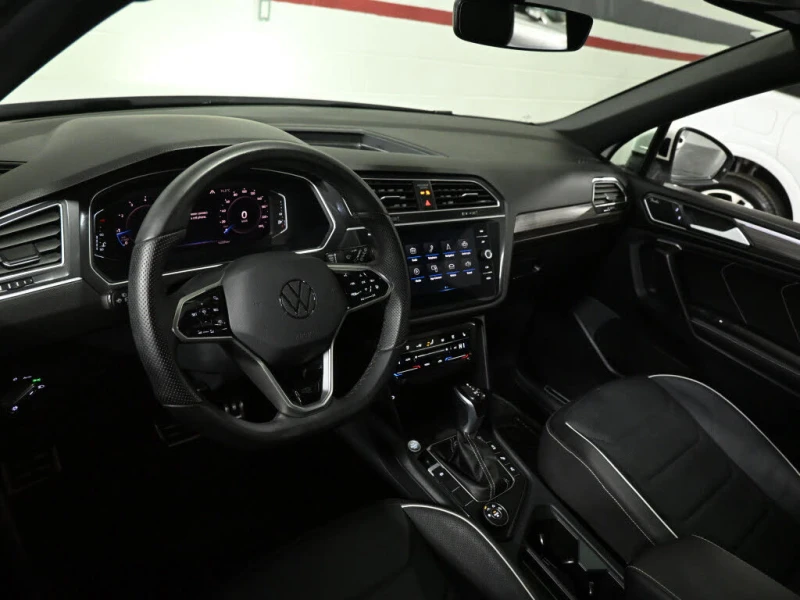 VW Tiguan Highline R-Line* 4Motion* АвтоКредит* (ЦЕНА ДО БГ), снимка 6 - Автомобили и джипове - 53157516