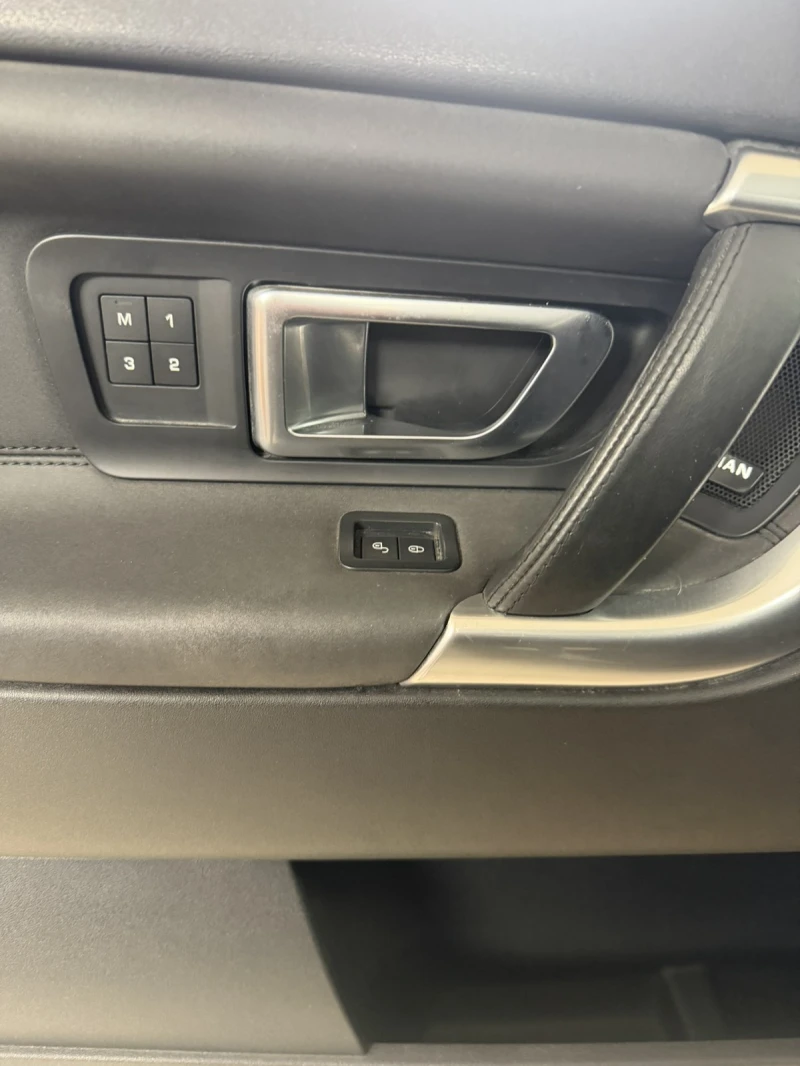 Land Rover Discovery Sport 2.0 turbo, снимка 13 - Автомобили и джипове - 53493355