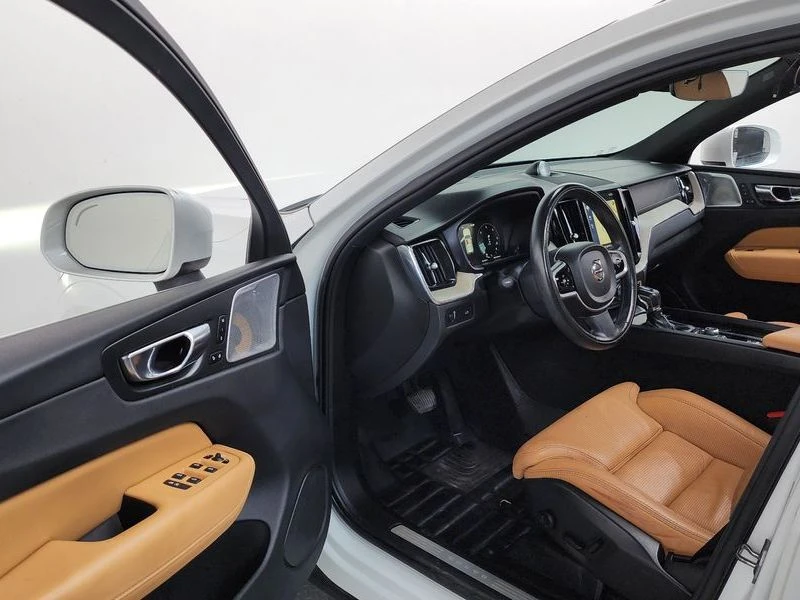 Volvo XC60 D4 Inscription| 190к.с., снимка 10 - Автомобили и джипове - 56105165