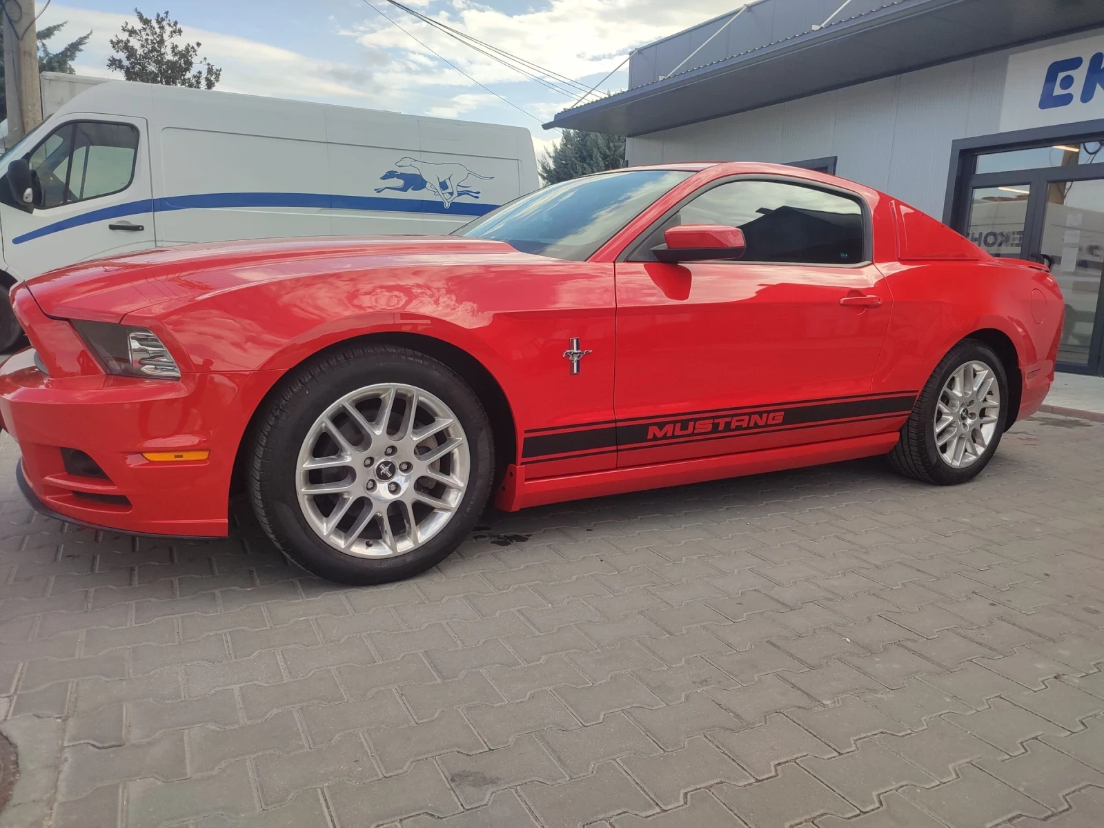 Ford Mustang 3.7 - изображение 2