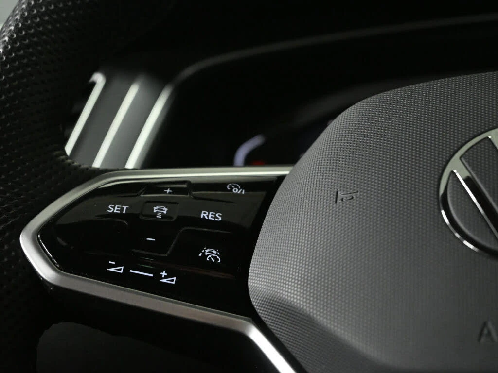 VW Tiguan Highline R-Line* 4Motion* АвтоКредит* (ЦЕНА ДО БГ) - изображение 10