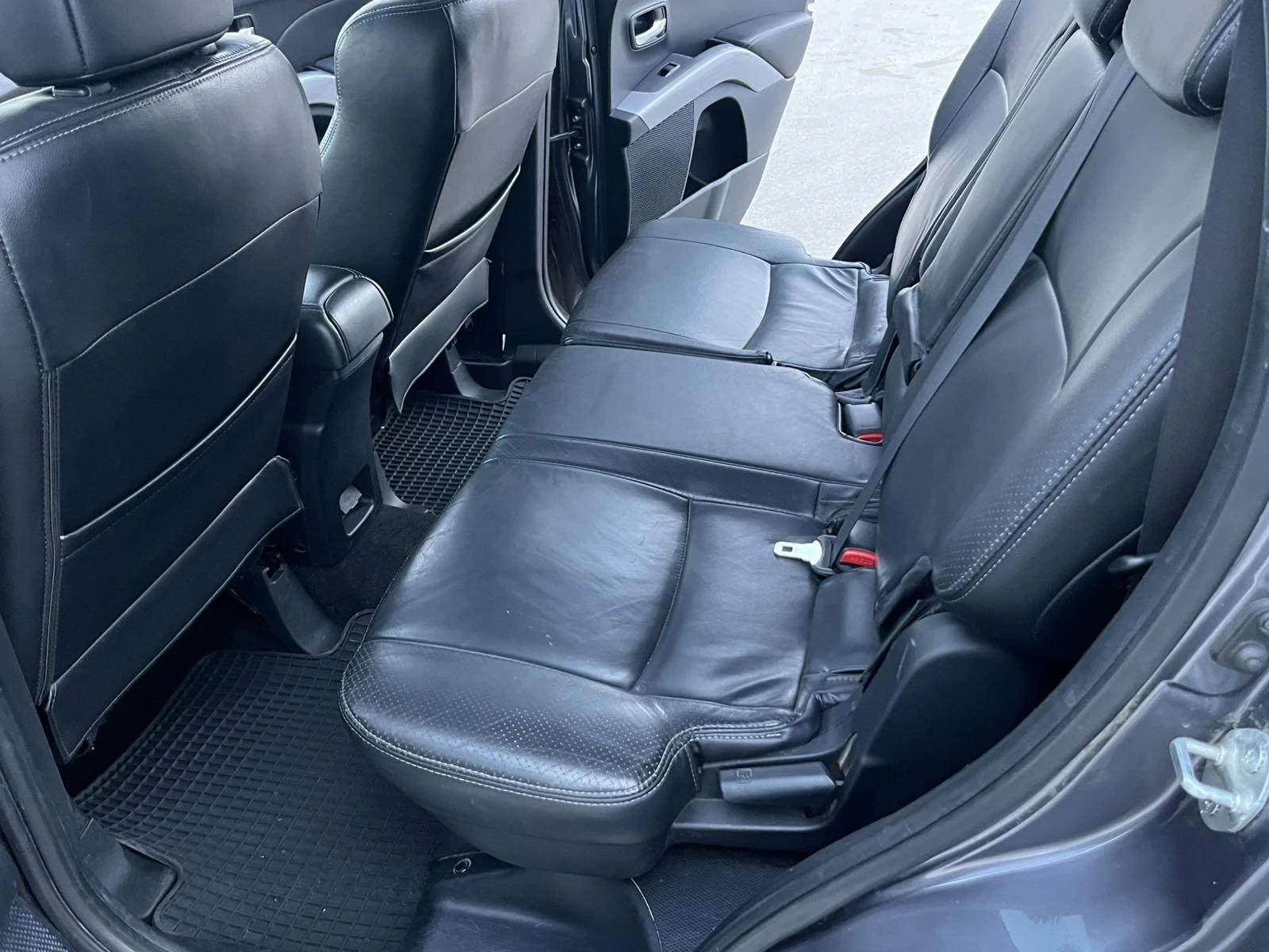 Mitsubishi Outlander 2.2TDI 156кс 6 СКОРОСТИ  4Х4 НАВИГАЦИЯ , снимка 9 - Автомобили и джипове - 54240864