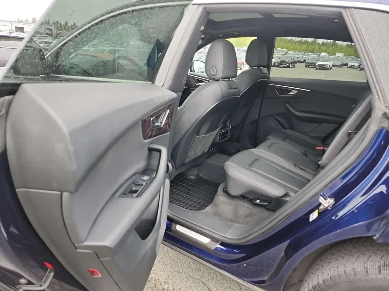 Audi Q8 * PROGRESSIV * ОБДУХВАНЕ * 360 * ПАНОРАМА * , снимка 12 - Автомобили и джипове - 54678025