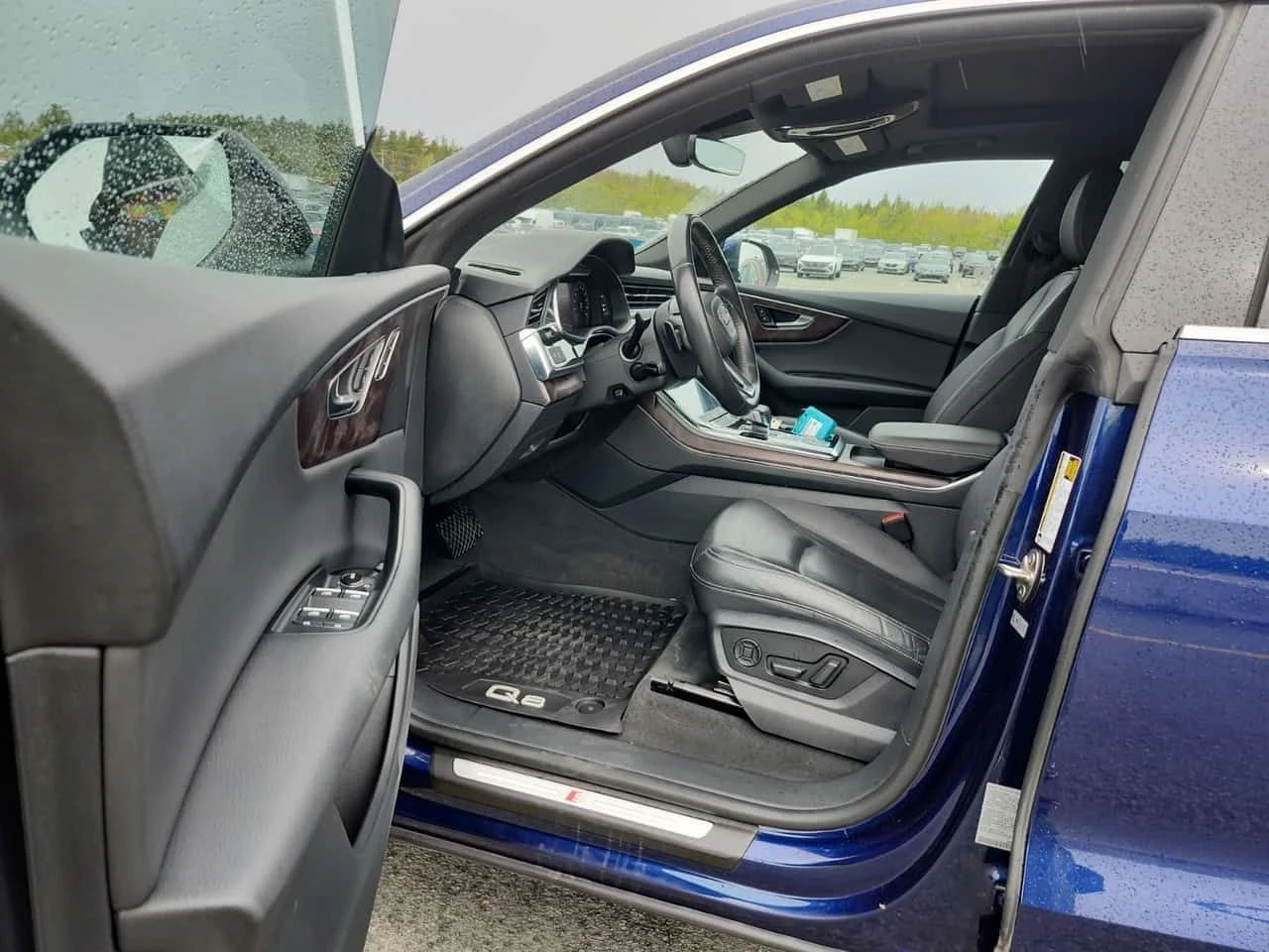 Audi Q8 * PROGRESSIV * ОБДУХВАНЕ * 360 * ПАНОРАМА * , снимка 5 - Автомобили и джипове - 54678025