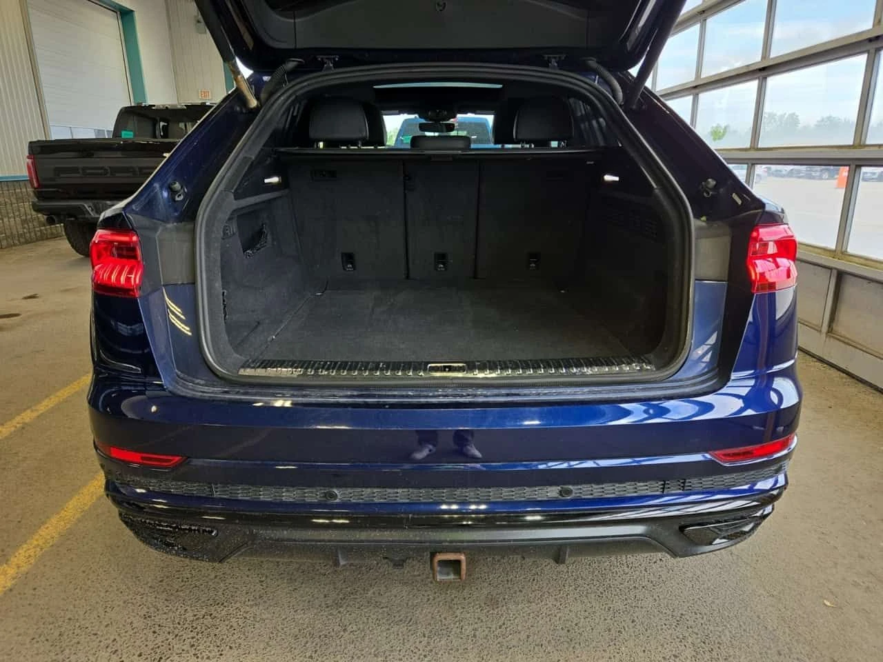Audi Q8 * TECHNIK * CARFAX * БЕЗ ПЪРВОНАЧАЛНА ВНОСКА, снимка 14 - Автомобили и джипове - 54958178