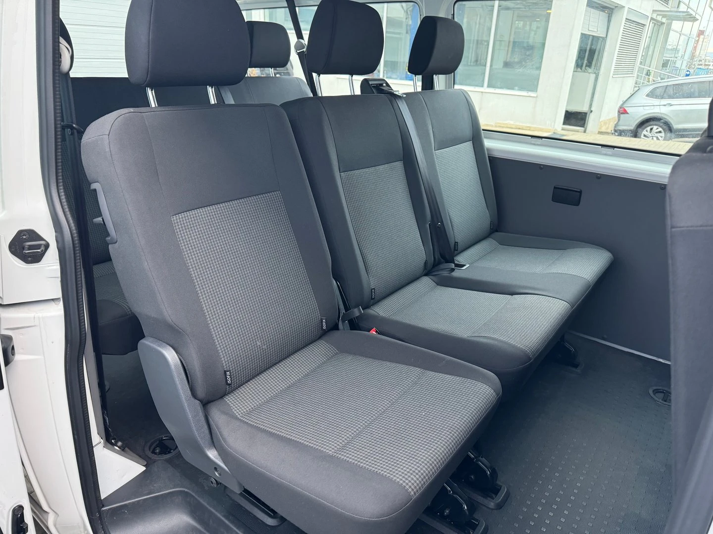 VW Transporter Kombi L 6.7 m3 TDI - изображение 8