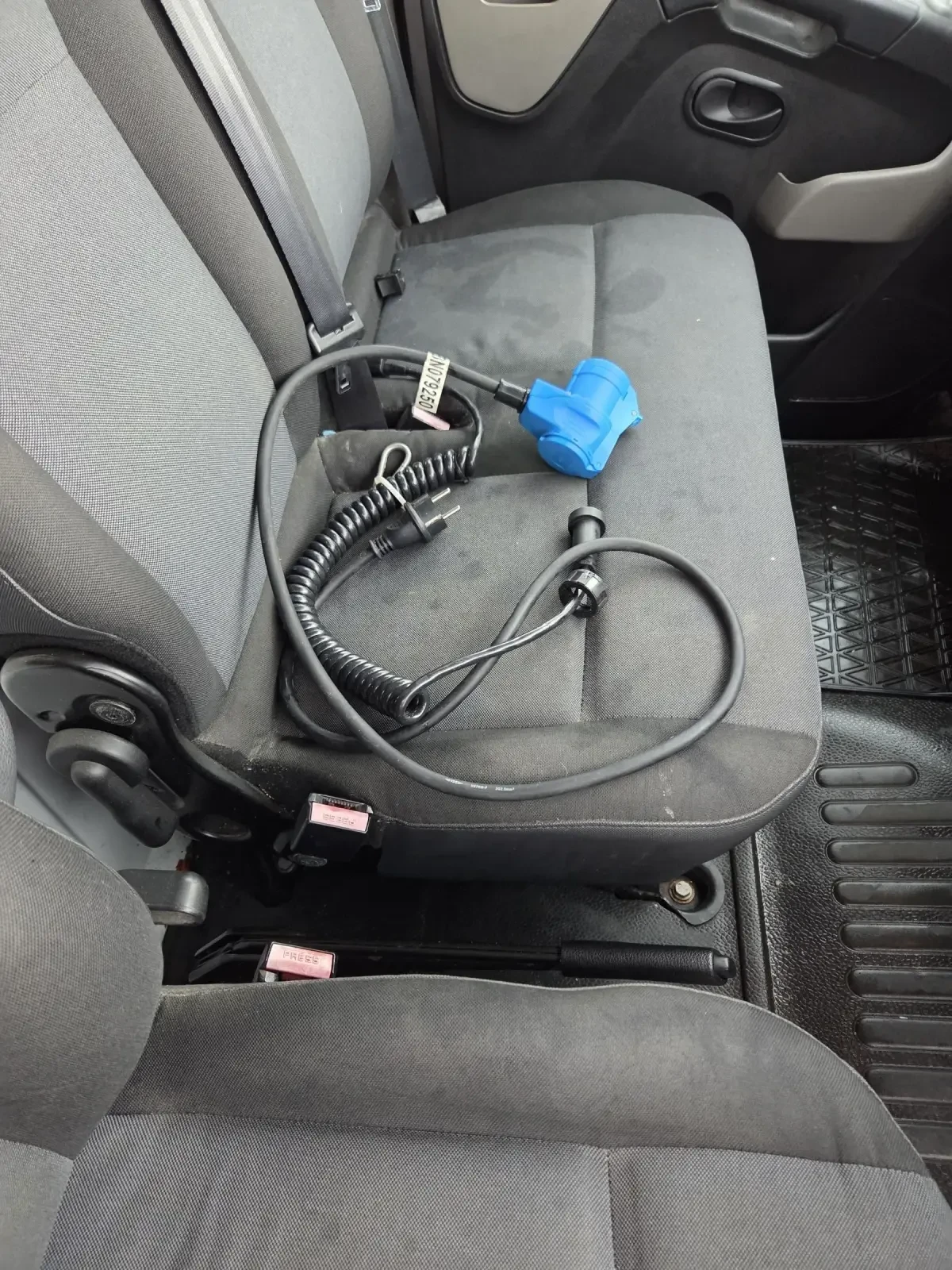 Renault Master Хладилен + ток+ термограф, снимка 13 - Бусове и автобуси - 53994781