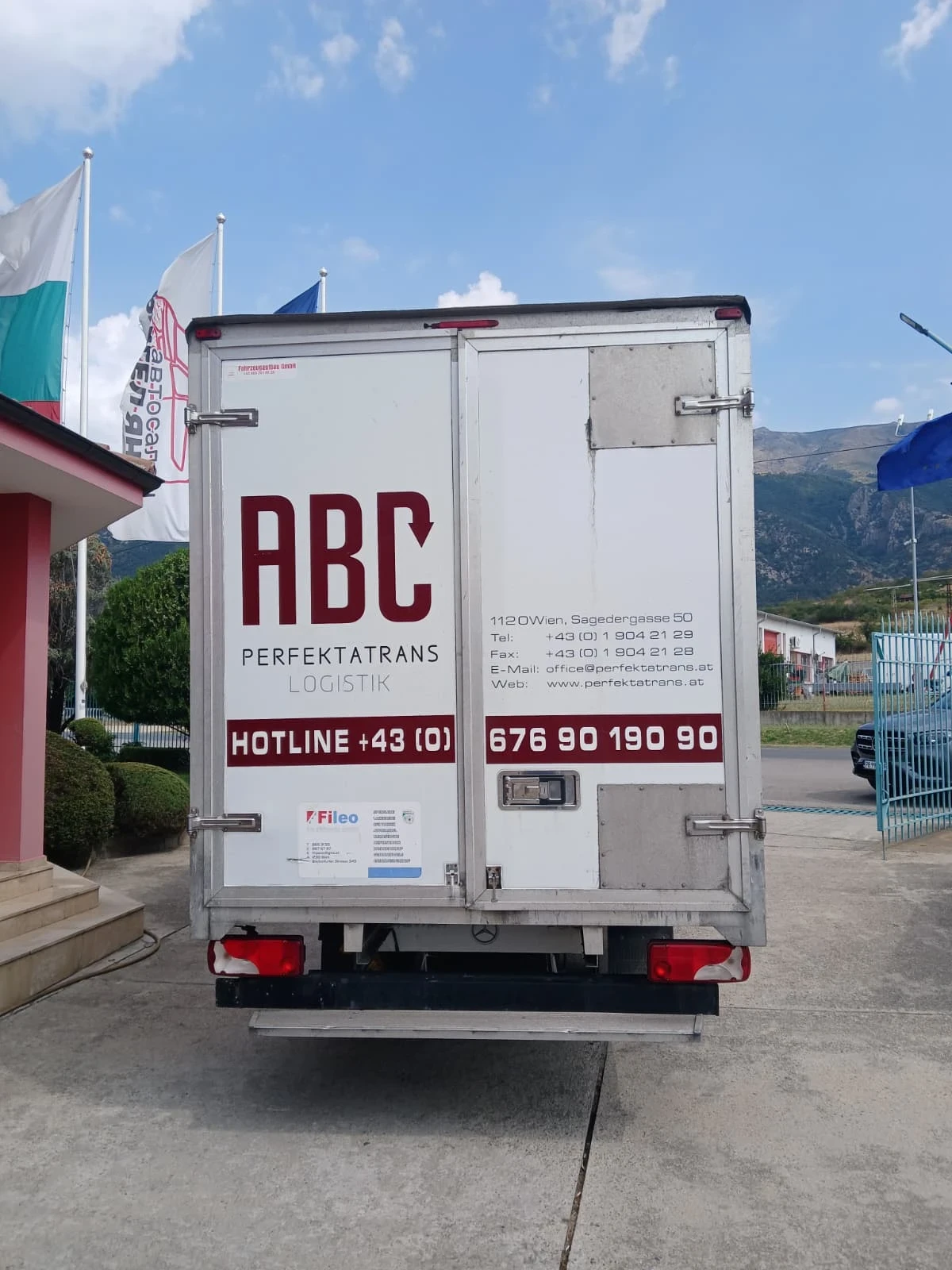 Mercedes-Benz Sprinter 516 CDI* Климатик* 4.80 метра фургон, снимка 7 - Бусове и автобуси - 55791734