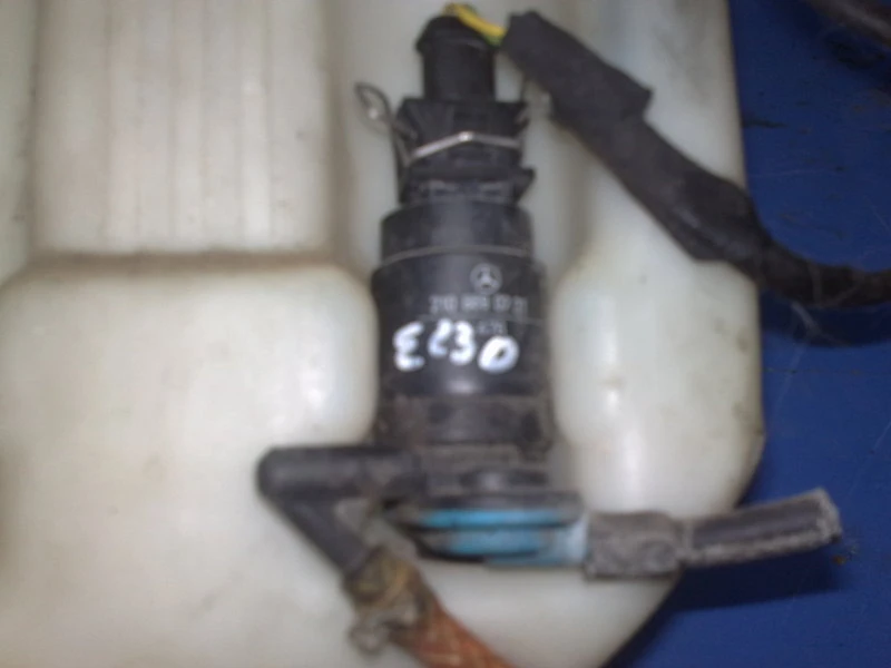 Водна помпа чистачки за Мерцедес Е-класа 98г.
