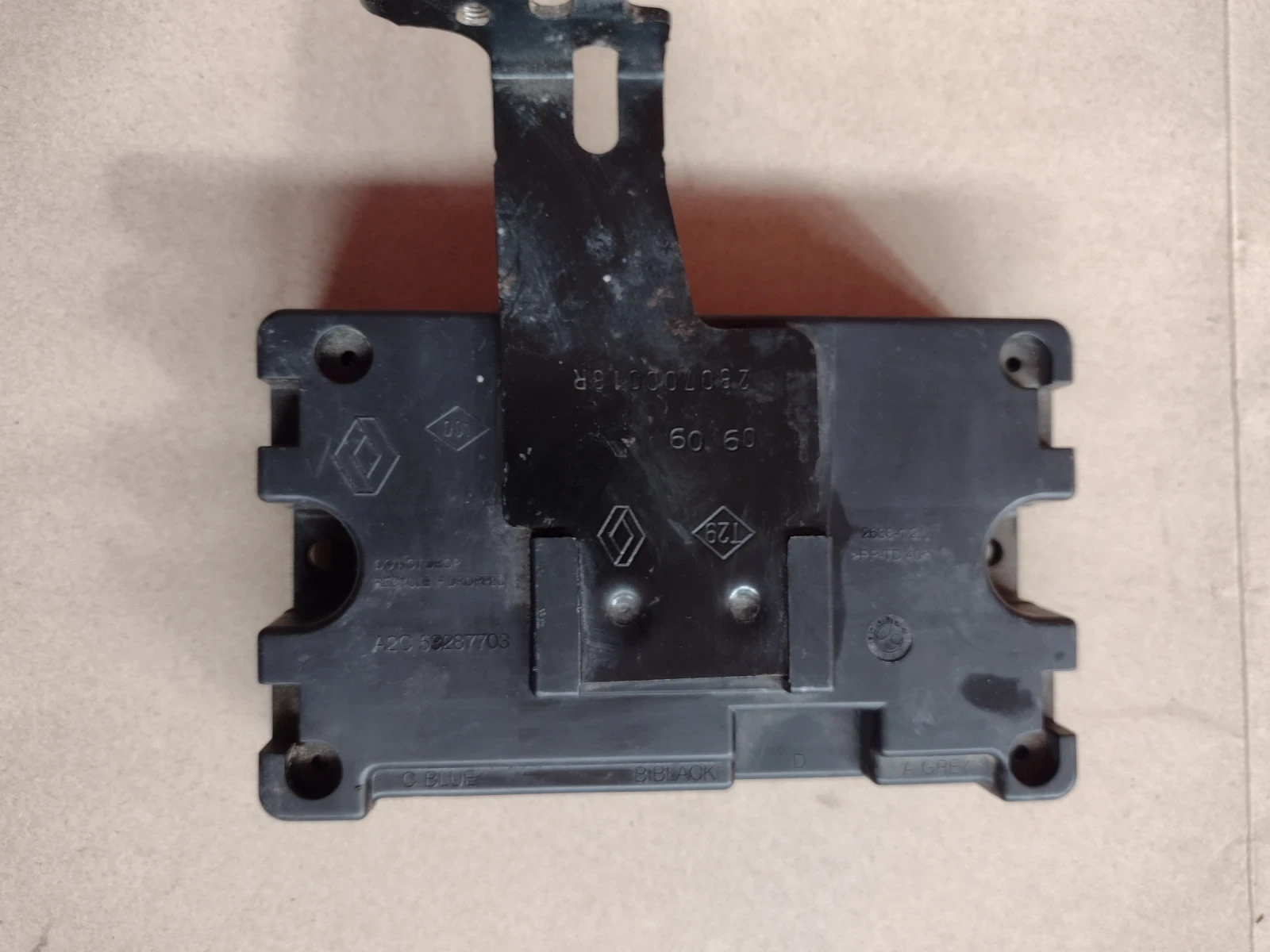 280240001R   CBOX /���������  �����  ��  RENAULT LAGUNA III   S180072001 C | Mobile.bg � ����������� 3