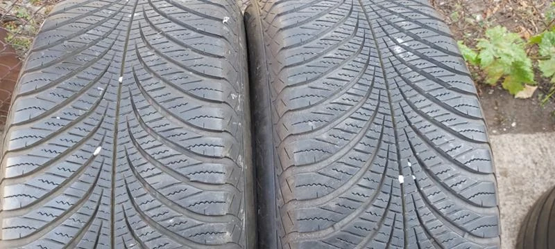 Гуми Зимни 235/60R18, снимка 3 - Гуми и джанти - 30570266