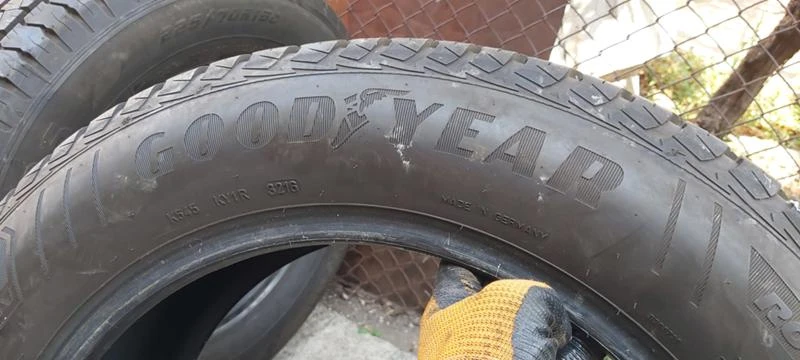 Гуми Зимни 235/60R18, снимка 5 - Гуми и джанти - 30570266