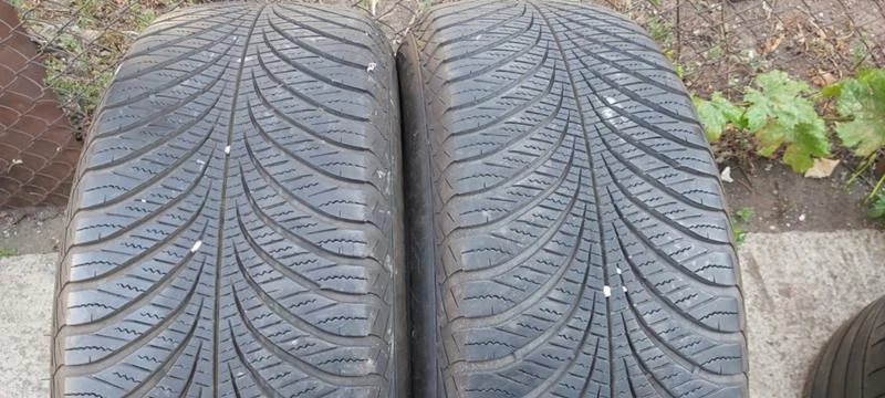 Гуми Зимни 235/60R18, снимка 1 - Гуми и джанти - 30570266