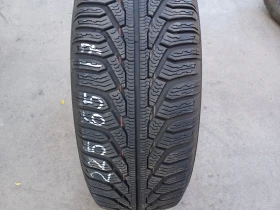 Гуми Зимни 225/65R17, снимка 1 - Гуми и джанти - 47690358