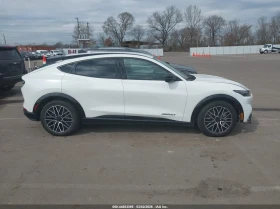 Ford Mustang Mach-E Premium, снимка 13