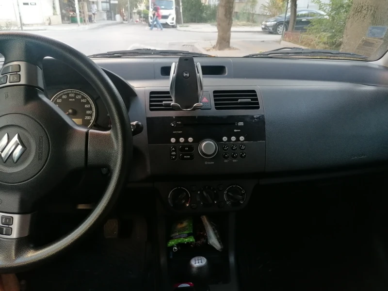 Suzuki Swift, снимка 7 - Автомобили и джипове - 47297388