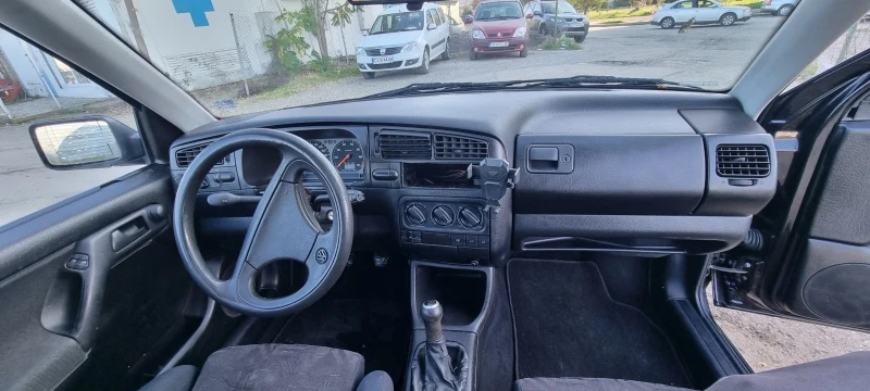 VW Golf 1.6 101, снимка 7 - Автомобили и джипове - 47666543