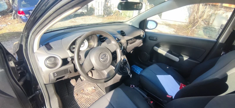 Mazda 2 1.3, снимка 4 - Автомобили и джипове - 48325276