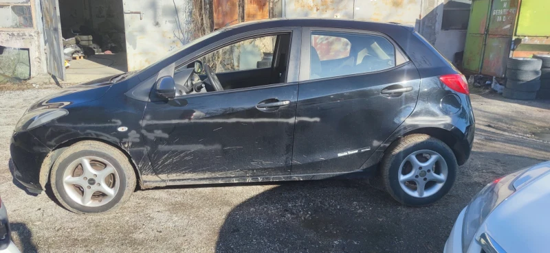 Mazda 2 1.3, снимка 12 - Автомобили и джипове - 48325276