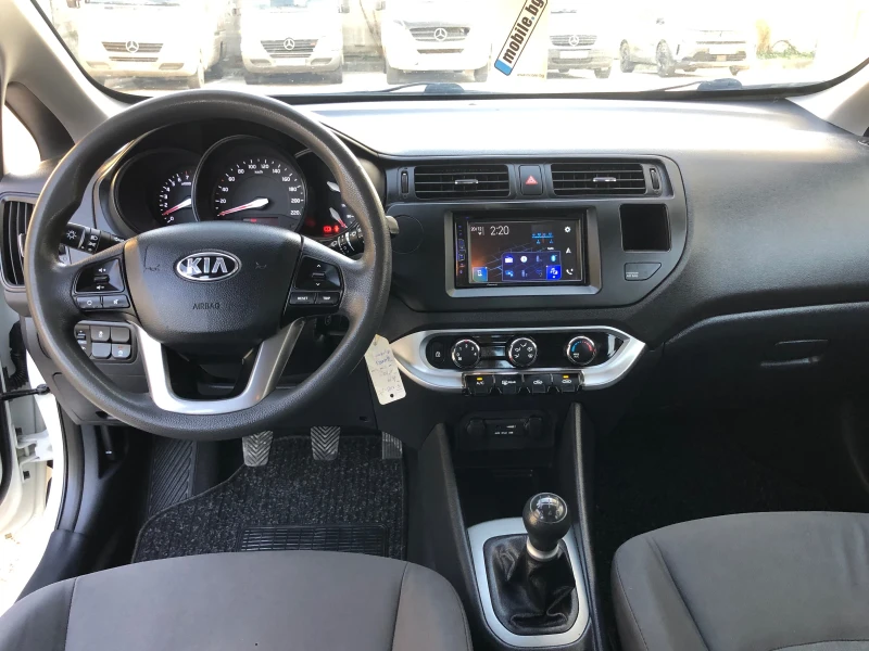 Kia Rio 1.2i 86k.c НАВИ, снимка 10 - Автомобили и джипове - 48417960