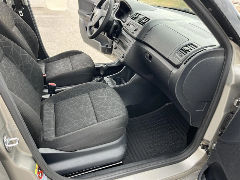 Skoda Fabia 1.6TDI 90кс COMMON RAIL EURO 5 КЛИМАТРОНИК , снимка 11 - Автомобили и джипове - 51206702