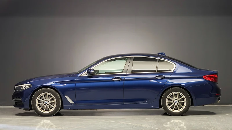 BMW 520 d/xDrive/M Sport/Head-Up/Led/Display Key, снимка 3 - Автомобили и джипове - 52655423