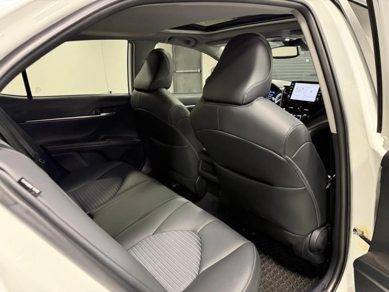 Toyota Camry * Hybrid * CARFAX * БЕЗ ПЪРВОНАЧАЛНА ВНОСКА, снимка 11 - Автомобили и джипове - 52935289