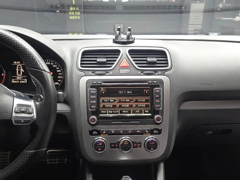 VW Scirocco 2.0 Tdi R-Line, снимка 13 - Автомобили и джипове - 56255616