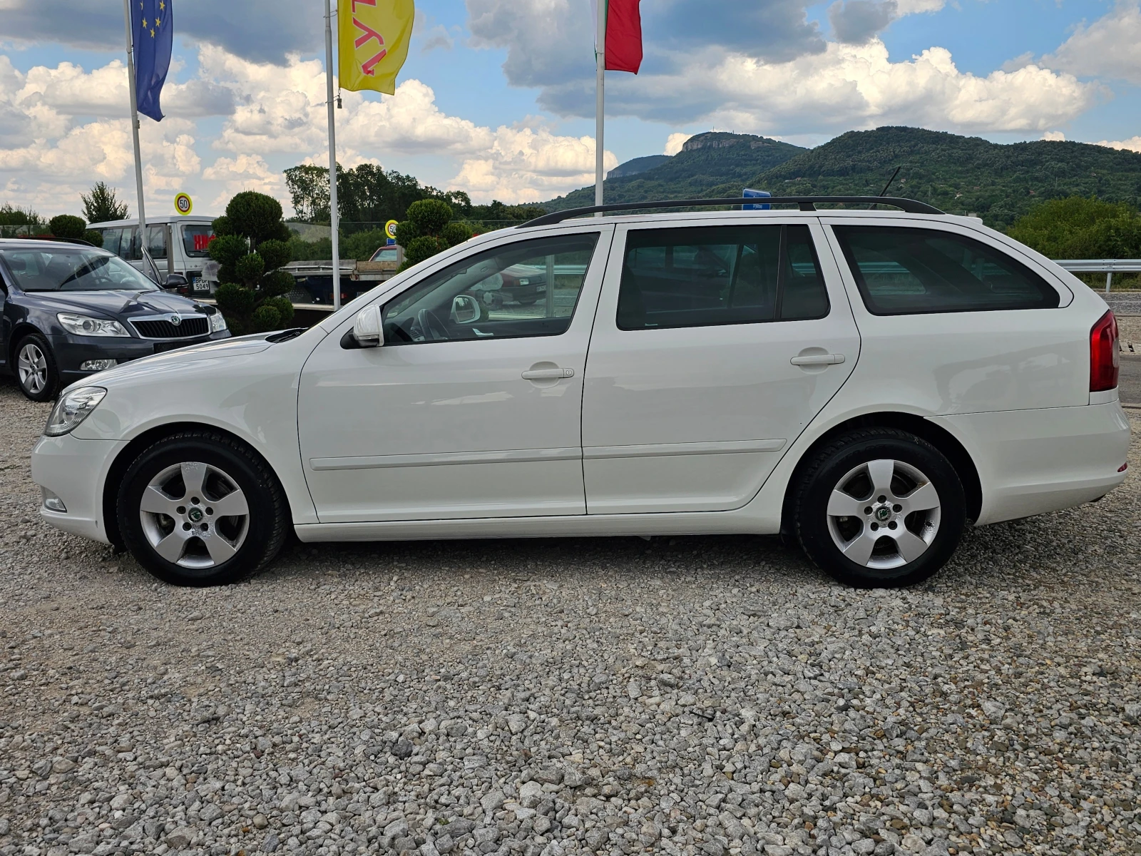 Skoda Octavia 1.2 КЛИМАТИК РЕАЛНИ КИЛОМЕТРИ - изображение 2