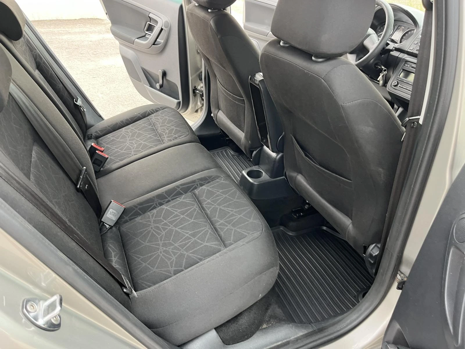 Skoda Fabia 1.6TDI 90кс COMMON RAIL EURO 5 КЛИМАТРОНИК  - изображение 10