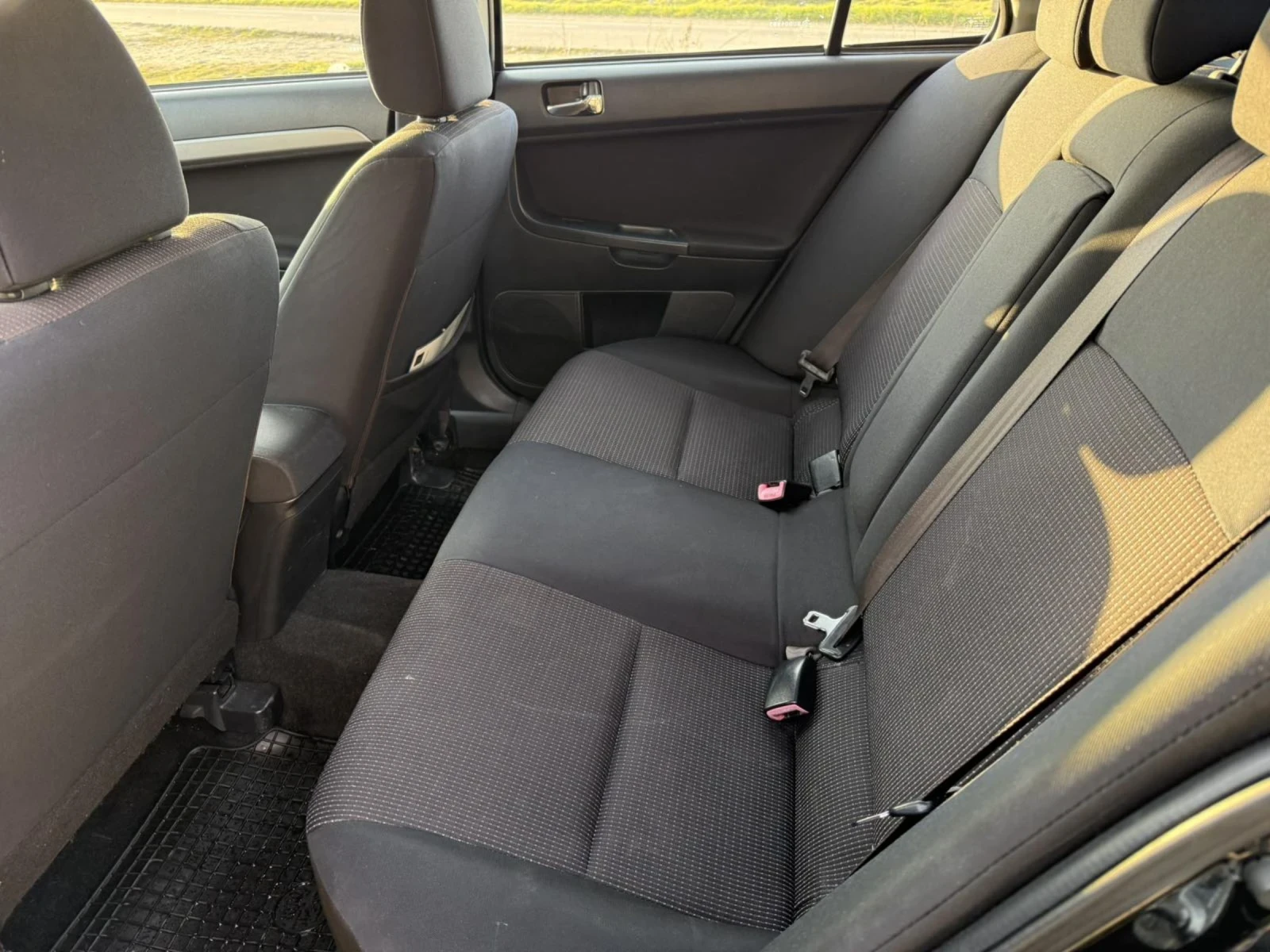 Mitsubishi Lancer 1.5 бензин, снимка 5 - Автомобили и джипове - 53878331