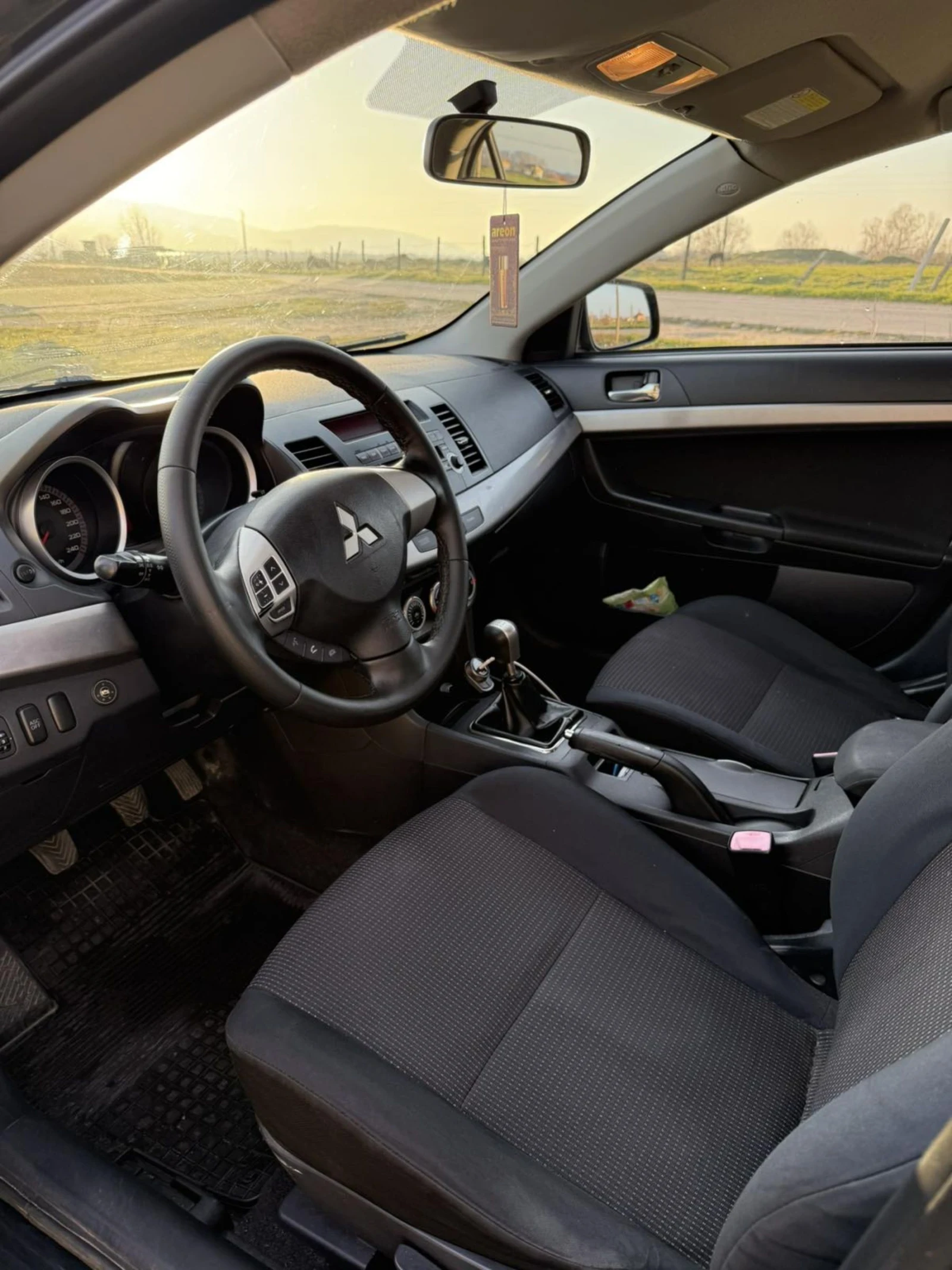 Mitsubishi Lancer 1.5 бензин, снимка 14 - Автомобили и джипове - 53878331