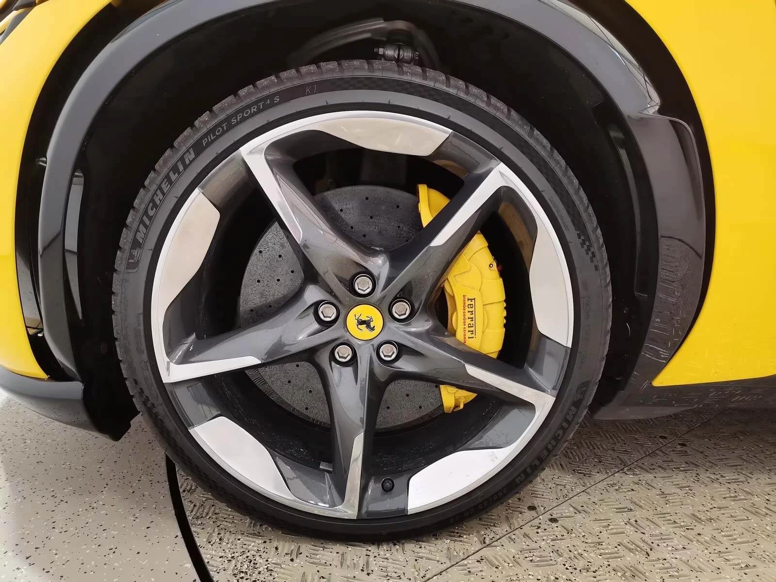 Ferrari Purosangue 6.5 V12/Lift/Камера 360/Massage/Matrix/, снимка 6 - Автомобили и джипове - 54101425