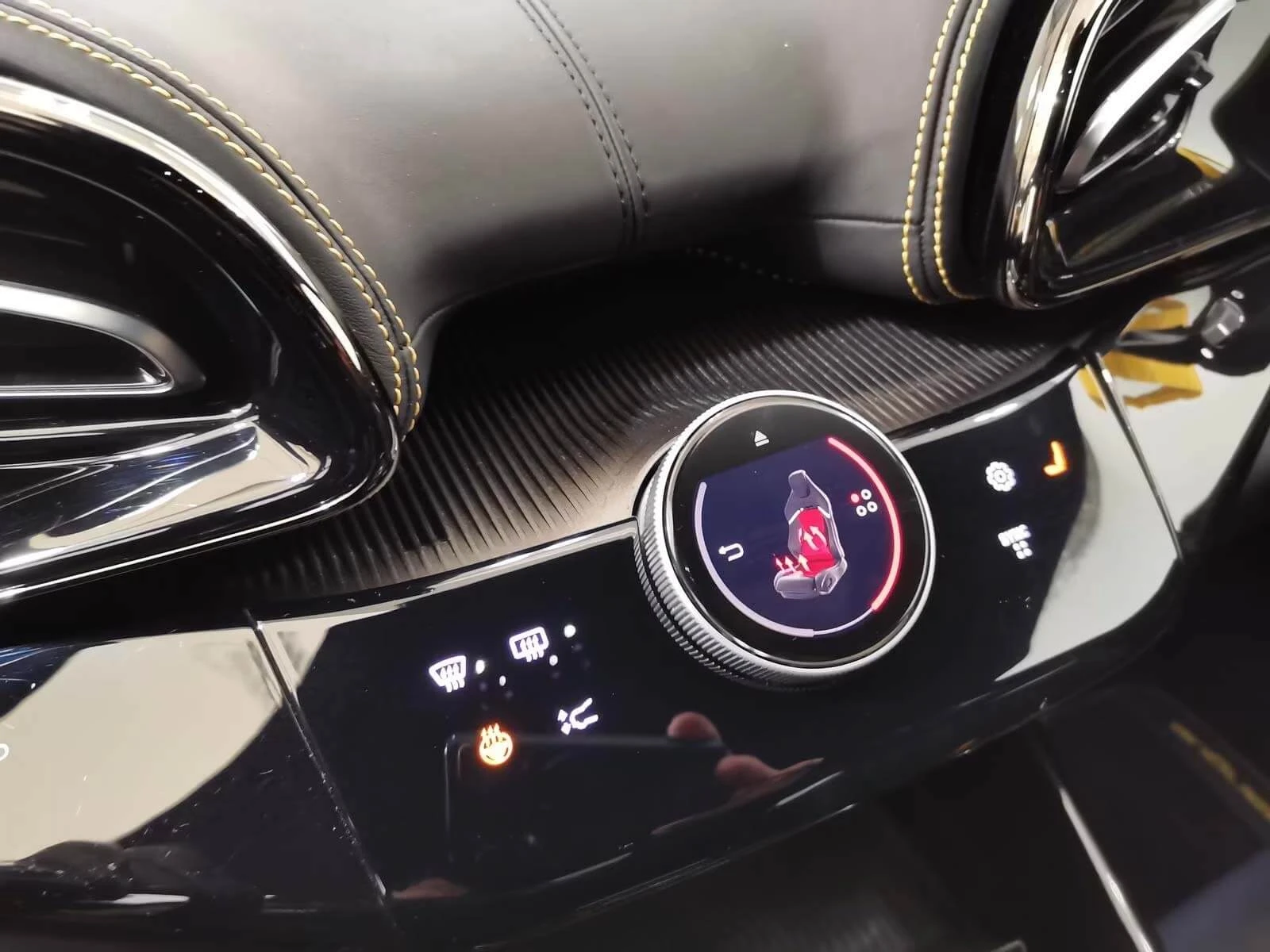 Ferrari Purosangue 6.5 V12/Lift/Камера 360/Massage/Matrix/, снимка 11 - Автомобили и джипове - 54101425