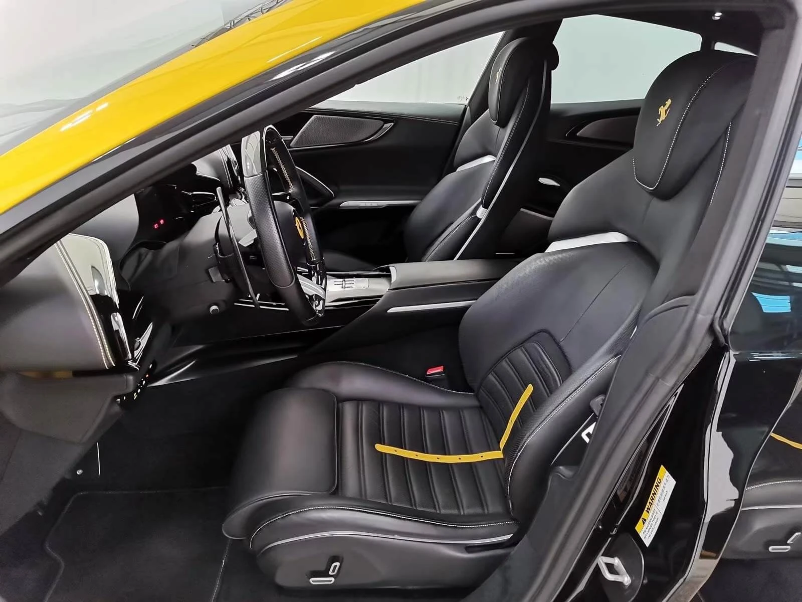 Ferrari Purosangue 6.5 V12/Lift/Камера 360/Massage/Matrix/, снимка 15 - Автомобили и джипове - 54101425