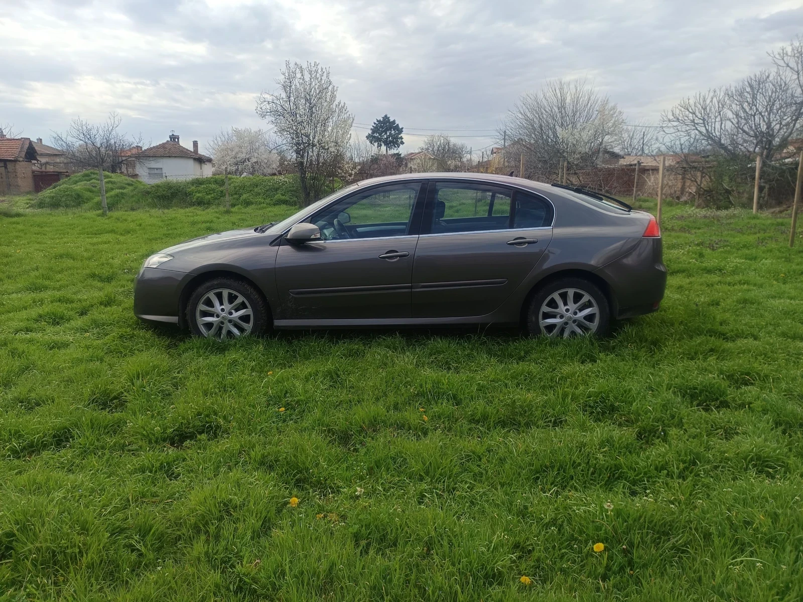 Renault Laguna 2.0dci, снимка 4 - Автомобили и джипове - 54438233