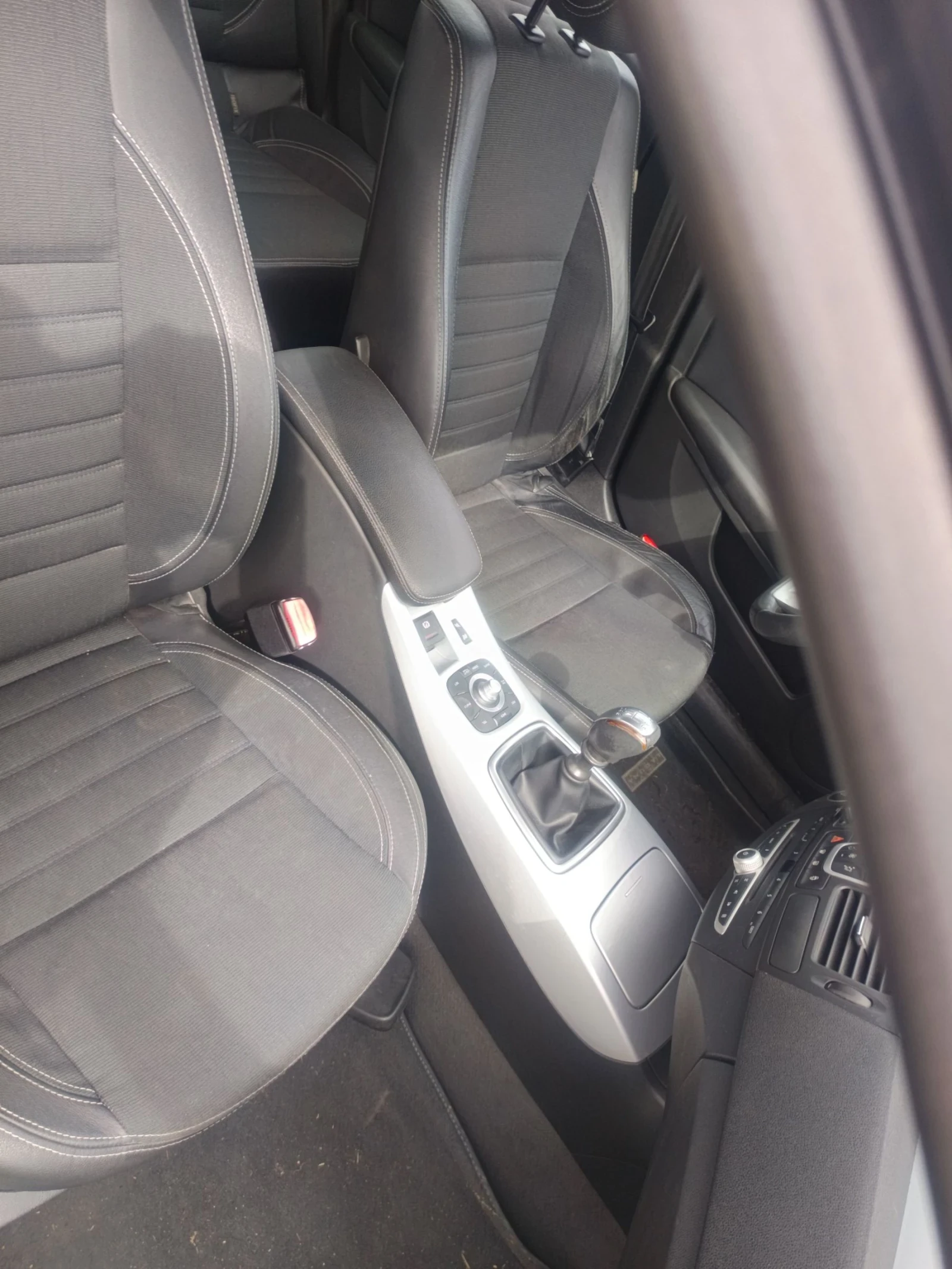 Renault Laguna 2.0dci, снимка 9 - Автомобили и джипове - 54438233