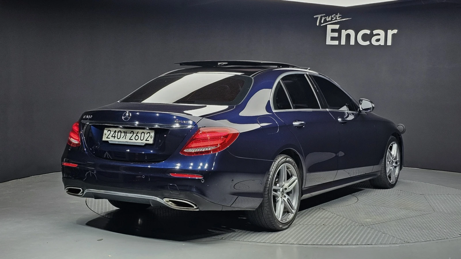 Mercedes-Benz E 300  DISTRONIC / 360 / BURMESTER / AMBIENT, снимка 4 - Автомобили и джипове - 55396050
