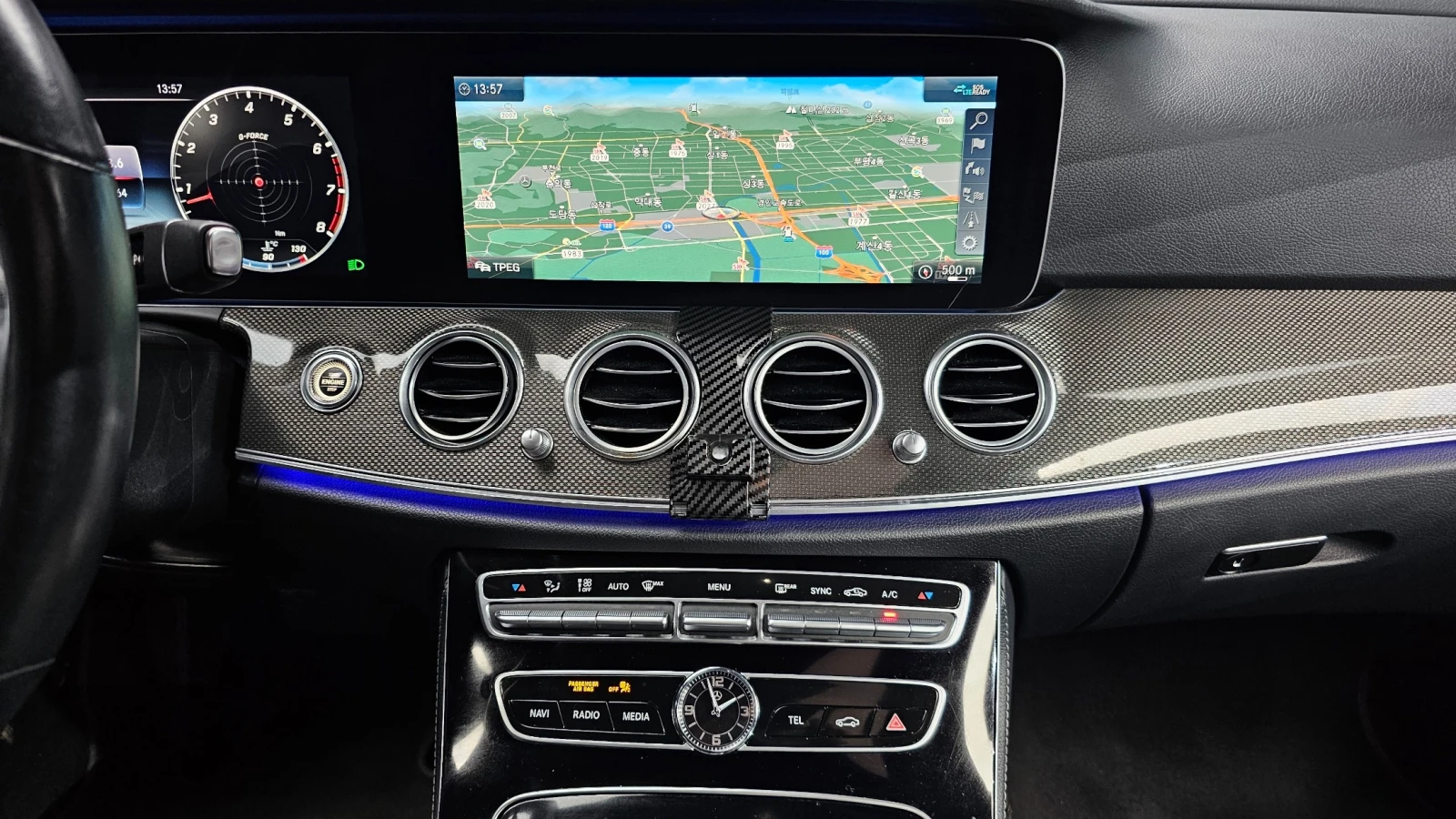 Mercedes-Benz E 300  DISTRONIC / 360 / BURMESTER / AMBIENT, снимка 8 - Автомобили и джипове - 55396050