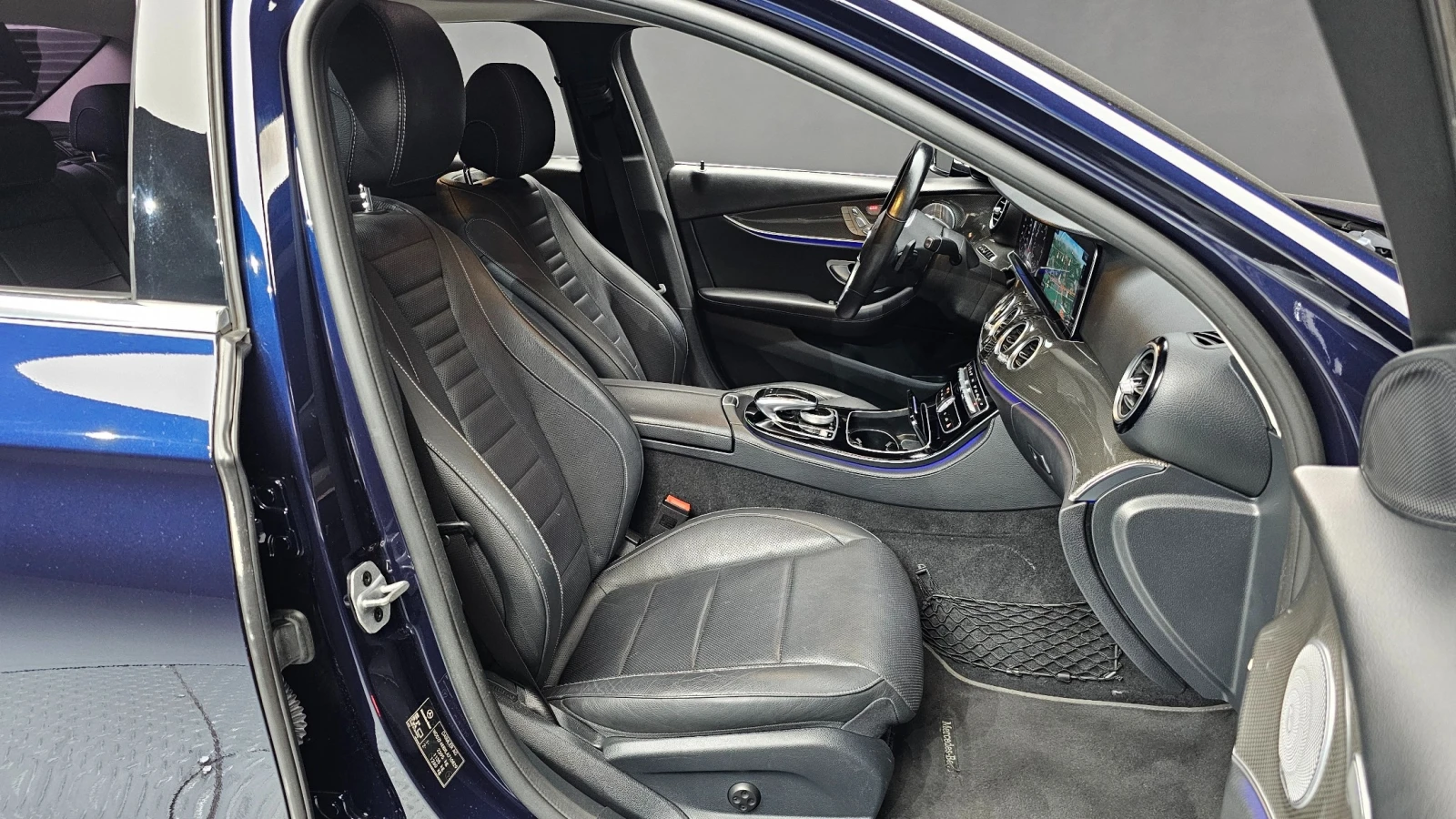 Mercedes-Benz E 300  DISTRONIC / 360 / BURMESTER / AMBIENT, снимка 12 - Автомобили и джипове - 55396050